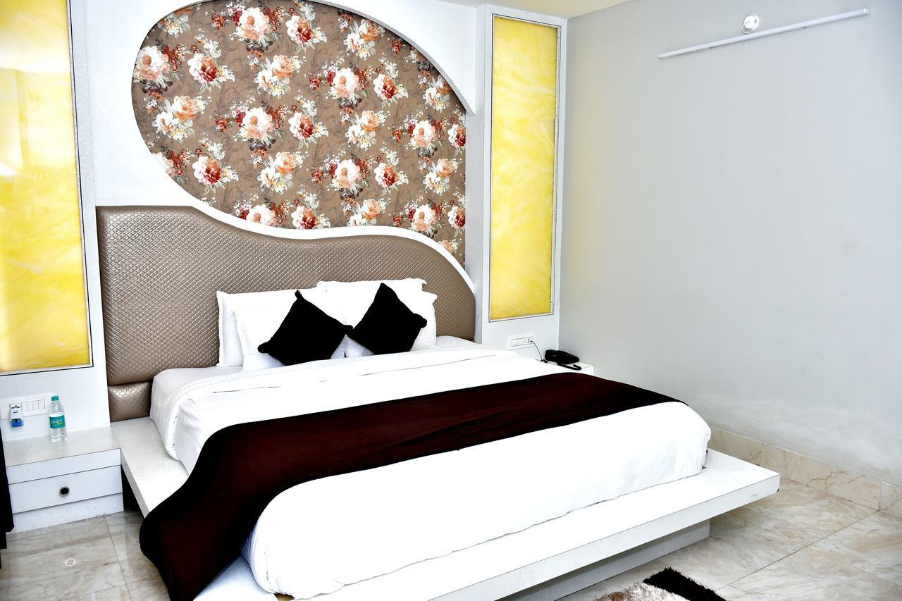 Hotel Daftari Palace Kishanganj Kültér fotó