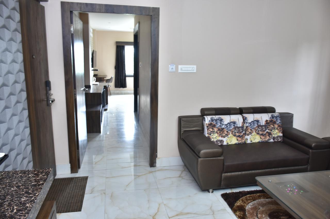 Hotel Daftari Palace Kishanganj Kültér fotó