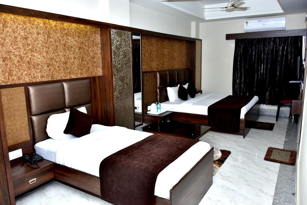 Hotel Daftari Palace Kishanganj Kültér fotó