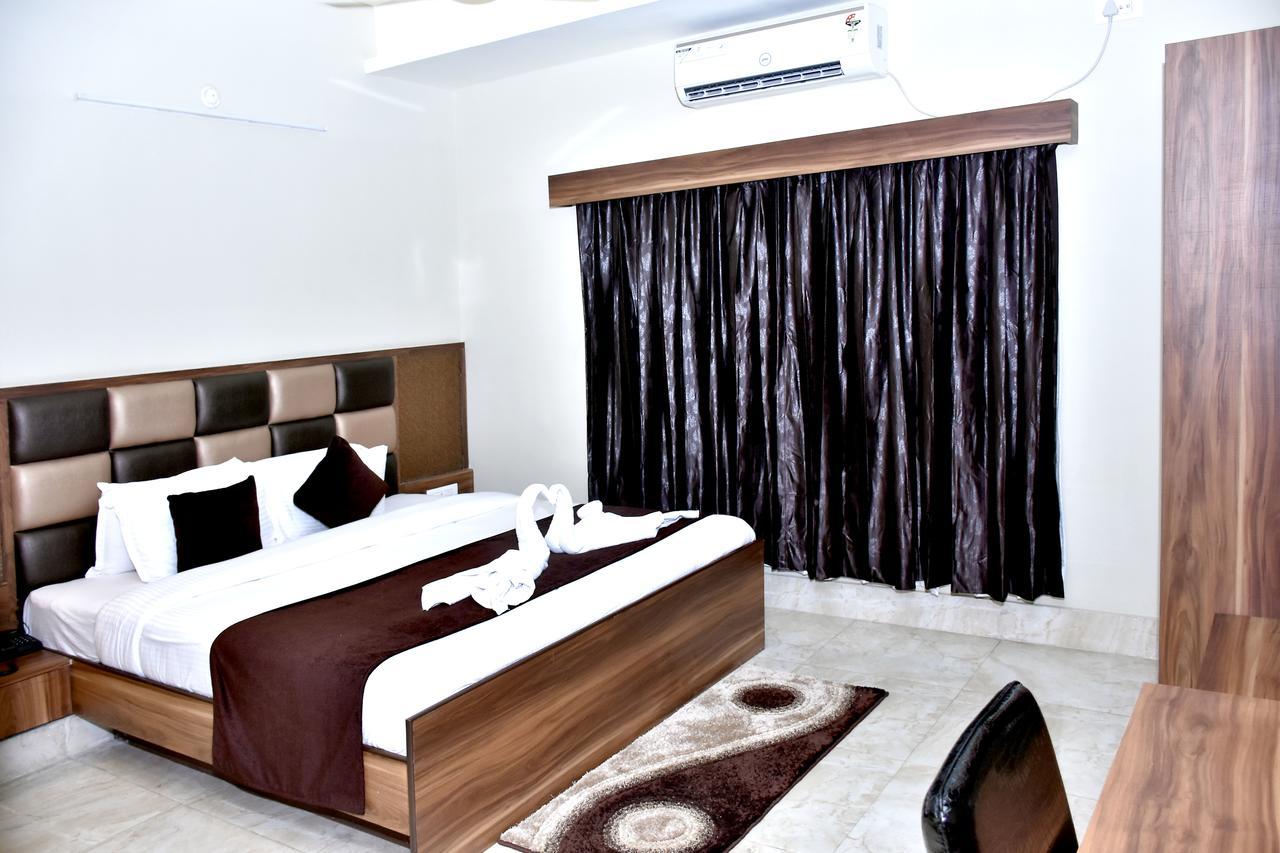Hotel Daftari Palace Kishanganj Kültér fotó