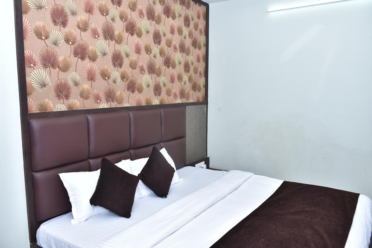 Hotel Daftari Palace Kishanganj Kültér fotó